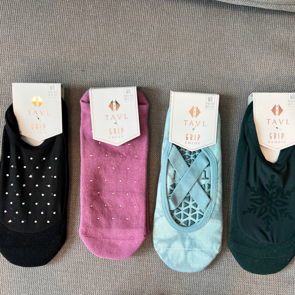 NWT Tavi Noir Grip Socks Women’s Medium 4-Pack